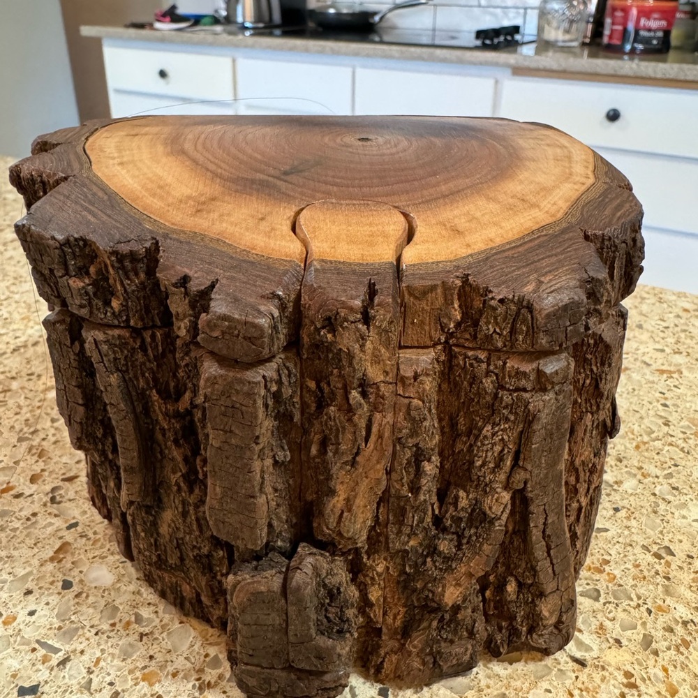 Vintage jewelry Rustic Wooden Tree Stump Box. - Picture 3 of 12